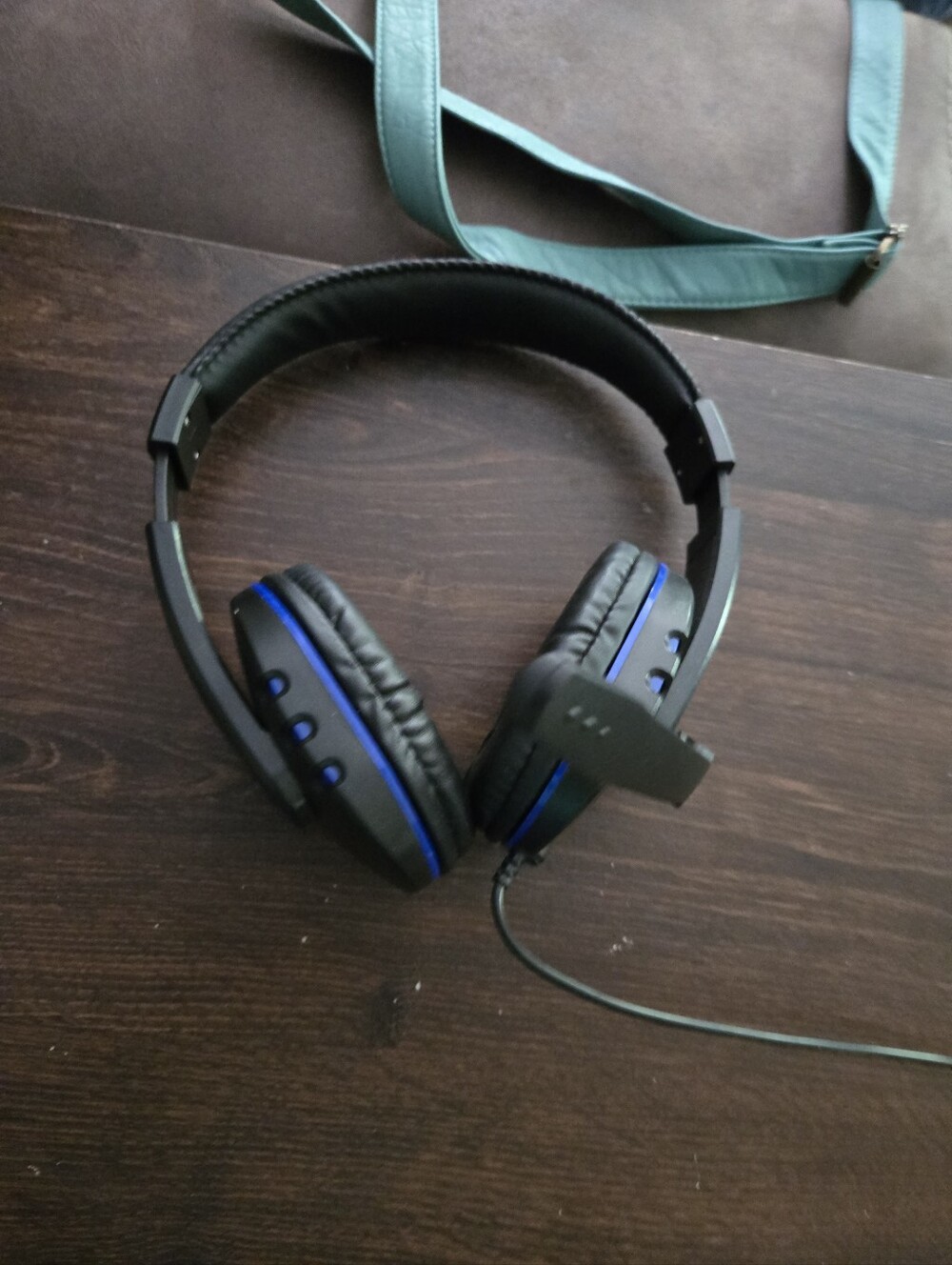 Headset - Picture 2 of 3